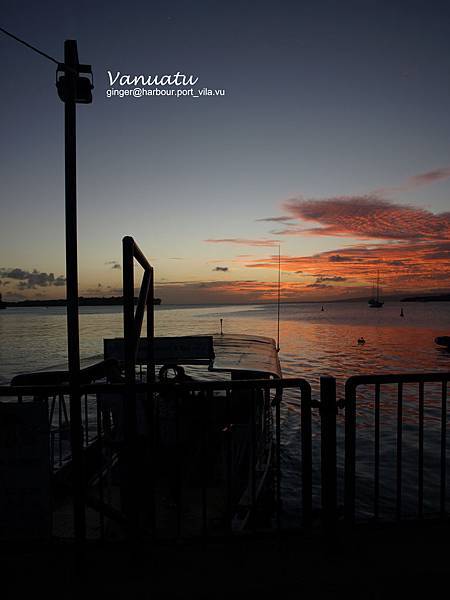 10.09.29sunset at the harbour to Iririki.JPG 10.09.29sunset at the harbour to Iririki.JPG