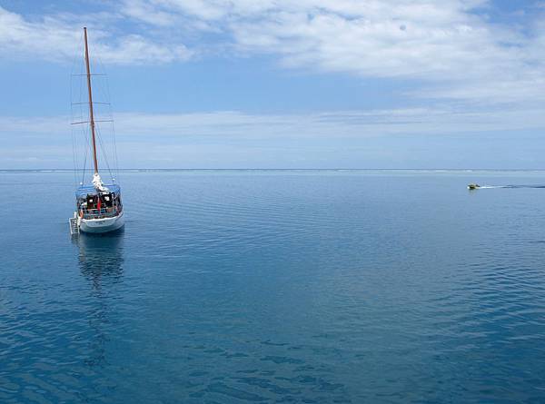 09.10.31on the way to Mana Island.JPG