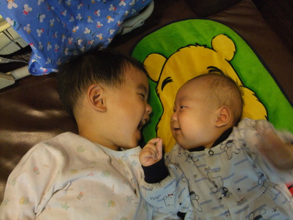 兄弟相望(2y7m & 2m25d) 兄弟相望(2y7m & 2m25d)