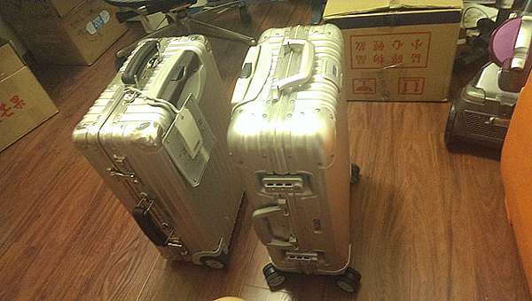 rimowa classic vs topas