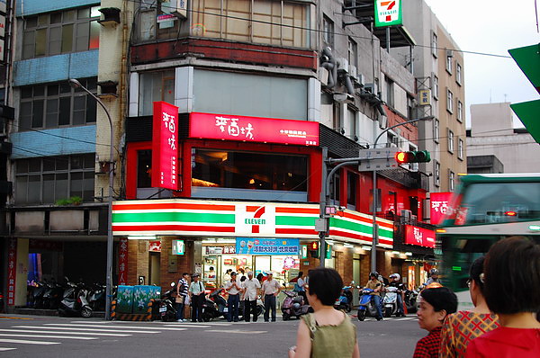 DSC_0832.JPG DSC_0832.JPG