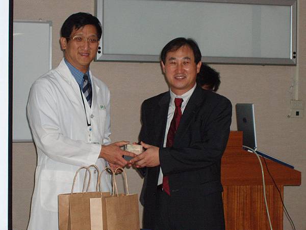 2004 Dr. Park and 朱志純教授 2004 Dr. Park and 朱志純教授