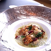 Robuchon au Dôme - 脆炸田雞腿伴香蒜、歐芹及香草珍珠燴飯 (Fricassee Frog's Leg, Garlic and Parsley in Soft Spanish Rice with Sorrel Butter) Robuchon au Dôme - 脆炸田雞腿伴香蒜、歐芹及香草珍珠燴飯 (Fricassee Frog's Leg, Garlic and Parsley in Soft Spanish Rice with Sorrel Butter)