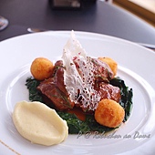 Robuchon au Dôme - 豬頰肉伴香脆玉米糕及菠菜 (Confite Pork Cheek with Spices, Crispy Polenta and Sauteed Spinach)