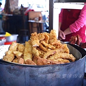 雙連肉粥 - 油鍋上的炸物