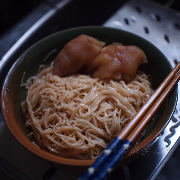 阿舍食堂 -- 台南乾麵 (沙茶) + 醉の小品醉蹄膀