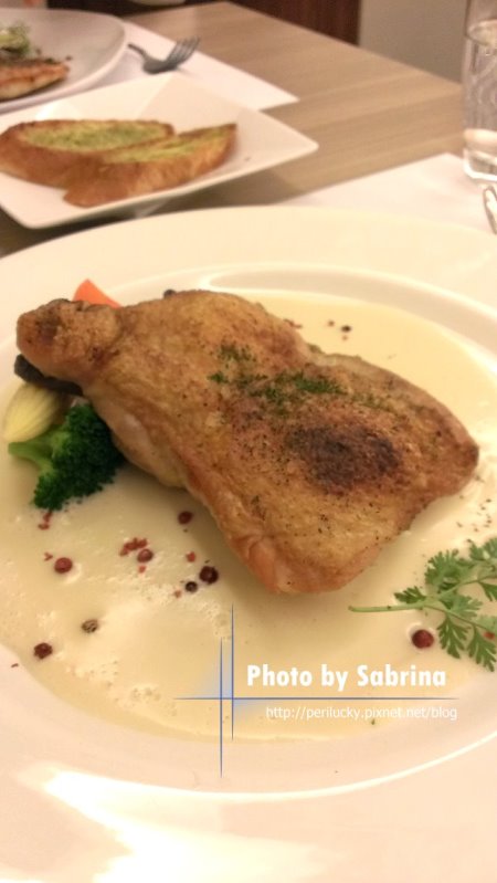 11.香煎雞排佐紹興奶油醬汁 11.香煎雞排佐紹興奶油醬汁