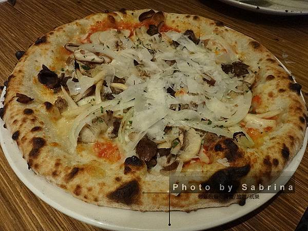 15.義式香腸牛菌菇pizza 15.義式香腸牛菌菇pizza