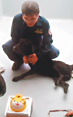 台灣首隻緝毒犬