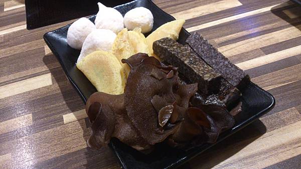 起司球&手工蛋餃&豬血糕&黑木耳