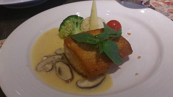 香煎鮭魚佐檸檬香菇沙司