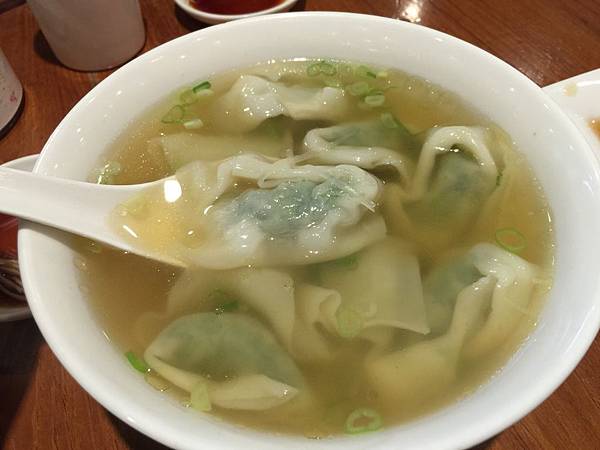 菜肉餛飩湯 菜肉餛飩湯