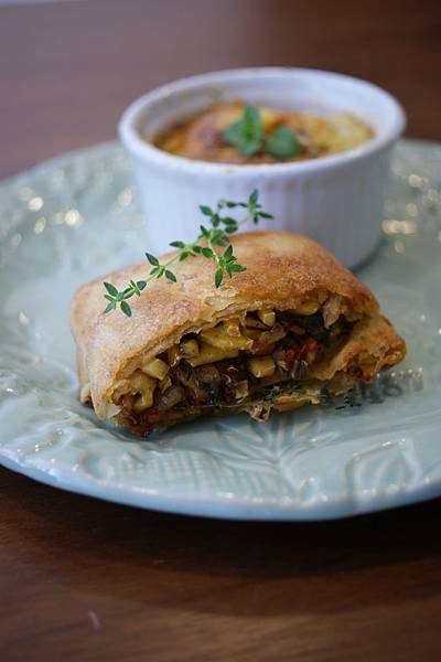 蕃茄香料干絲派與蔬芙玫