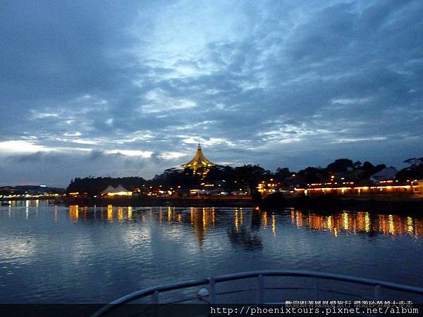 黃昏遊輪的景緻奇幻地不隻多拍幾張照片就夠~婆羅洲雨林秘境 砂勞越古晉 犀鳥之鄉 巴哥國家公園 五日(獨家直航) 黃昏遊輪的景緻奇幻地不隻多拍幾張照片就夠~婆羅洲雨林秘境 砂勞越古晉 犀鳥之鄉 巴哥國家公園 五日(獨家直航)