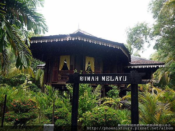 馬來族長屋~匯聚原民的文化村,不隻保留當地多元民族的文物,還生活其中唷婆羅洲雨林秘境 砂勞越古晉 犀鳥之鄉 巴哥國家公園 五日(獨家直航) 馬來族長屋~匯聚原民的文化村,不隻保留當地多元民族的文物,還生活其中唷婆羅洲雨林秘境 砂勞越古晉 犀鳥之鄉 巴哥國家公園 五日(獨家直航)