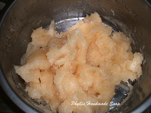 保溫後的皂坨 持續皂化中.jpg