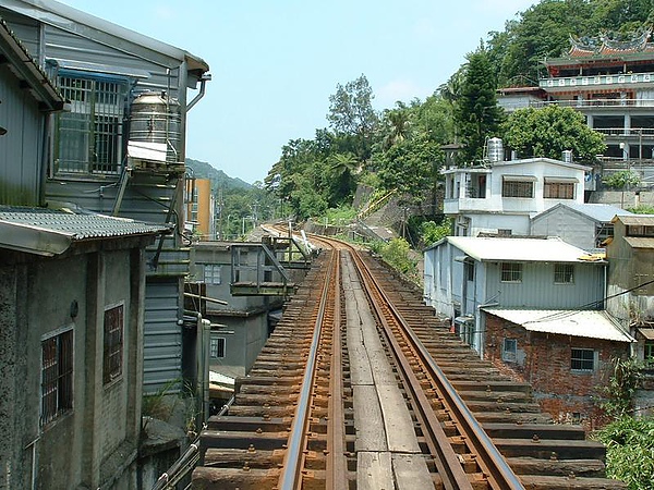 平溪到菁桐的火車軌道