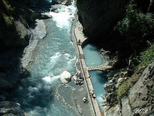 吊橋俯拍文山溫泉
