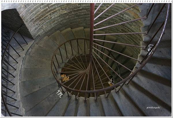 聖以薩大教堂下樓梯