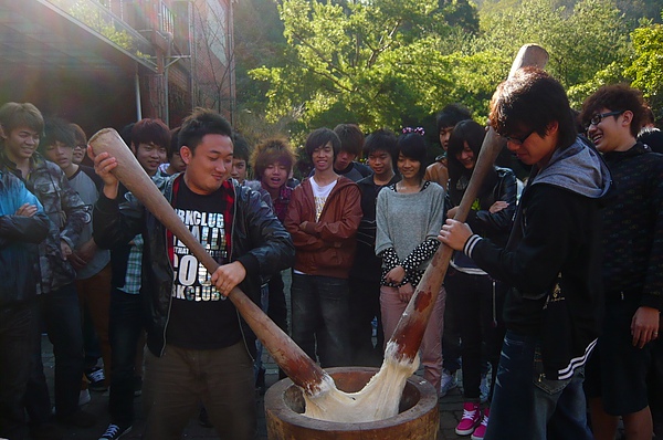 搗麻糬.jpg 搗麻糬.jpg