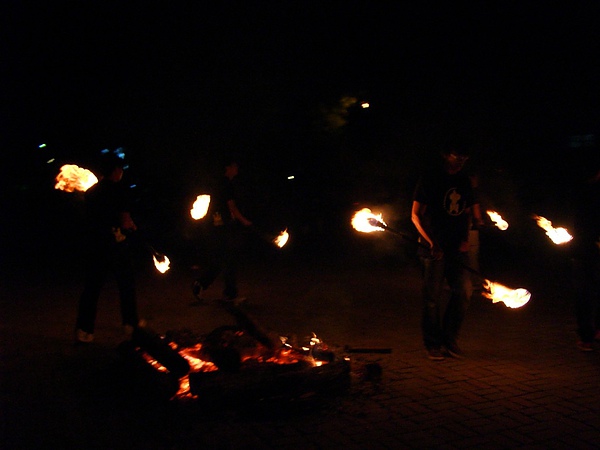 火球表演.jpg 火球表演.jpg