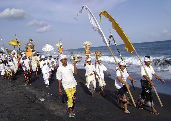 melasti-balinese-parade.jpg