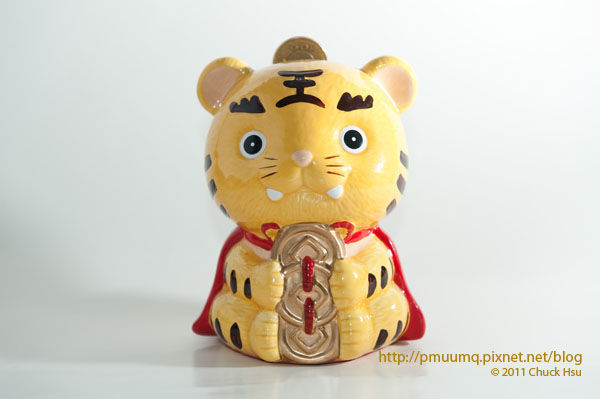 這隻金虎爺撲滿實在好可愛(儲蓄是一種美德 有存有保庇).jpg