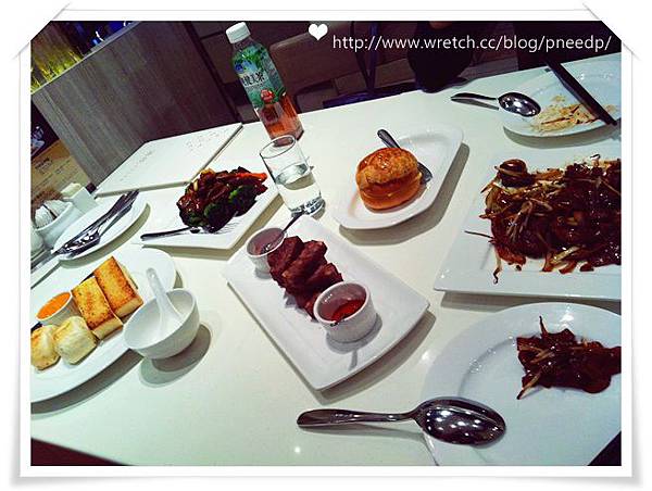 ♥ 食記 ♥ 信義區 港欣新潮茶餐廳 ● 氣氛好潮&餐點好好味