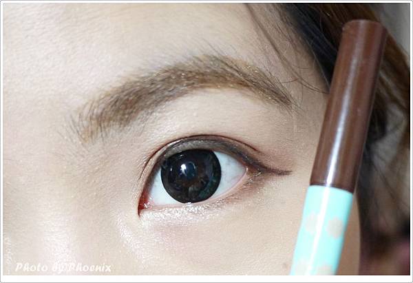 DOLLY WINK EYE LINER