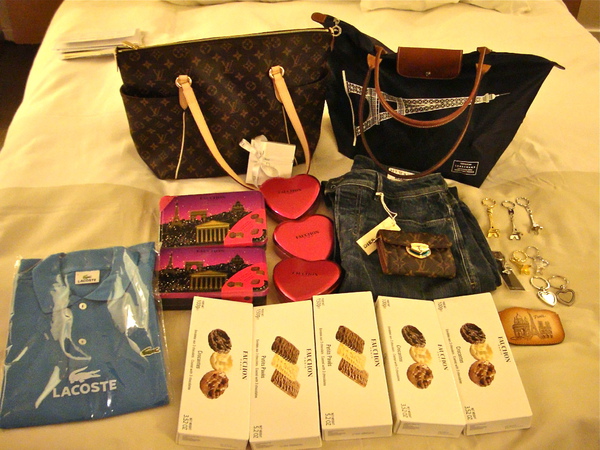 拉法葉紀念品團體照