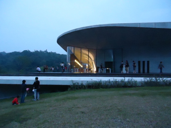 向山行政暨遊客中心:【日月潭】【親愛的我愛上別人了】前衛設計與大自然的對話向山行政暨遊客中心 向山行政暨遊客中心:【日月潭】【親愛的我愛上別人了】前衛設計與大自然的對話向山行政暨遊客中心