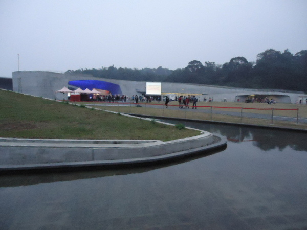 向山行政暨遊客中心:【日月潭】【親愛的我愛上別人了】前衛設計與大自然的對話向山行政暨遊客中心 向山行政暨遊客中心:【日月潭】【親愛的我愛上別人了】前衛設計與大自然的對話向山行政暨遊客中心