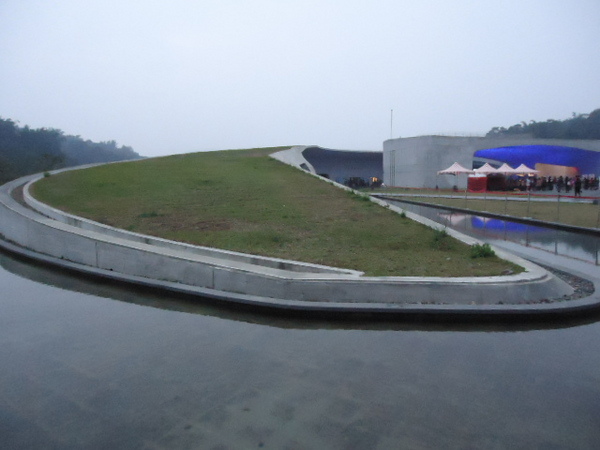 向山行政暨遊客中心:【日月潭】【親愛的我愛上別人了】前衛設計與大自然的對話向山行政暨遊客中心 向山行政暨遊客中心:【日月潭】【親愛的我愛上別人了】前衛設計與大自然的對話向山行政暨遊客中心