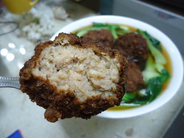 果貿吳媽家手工餃子:《高雄果貿吳媽家》赫赫有名的果貿吳媽家出新產品啦之特濃豚味獅子頭我來了!!!!! 果貿吳媽家手工餃子:《高雄果貿吳媽家》赫赫有名的果貿吳媽家出新產品啦之特濃豚味獅子頭我來了!!!!!