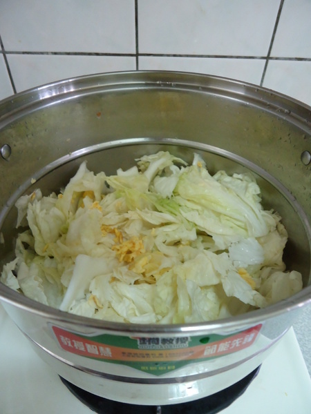 果貿吳媽家手工餃子:《高雄果貿吳媽家》赫赫有名的果貿吳媽家出新產品啦之特濃豚味獅子頭我來了!!!!!