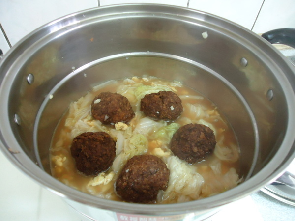 果貿吳媽家手工餃子:《高雄果貿吳媽家》赫赫有名的果貿吳媽家出新產品啦之特濃豚味獅子頭我來了!!!!! 果貿吳媽家手工餃子:《高雄果貿吳媽家》赫赫有名的果貿吳媽家出新產品啦之特濃豚味獅子頭我來了!!!!!