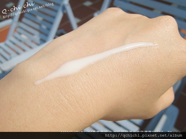 MENTHOLATUM曼秀雷敦-水潤肌超保濕水感防曬露-質地 MENTHOLATUM曼秀雷敦-水潤肌超保濕水感防曬露-質地