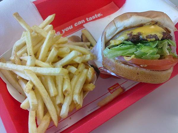 8/6 In N Out 據說是加州特有的速食店