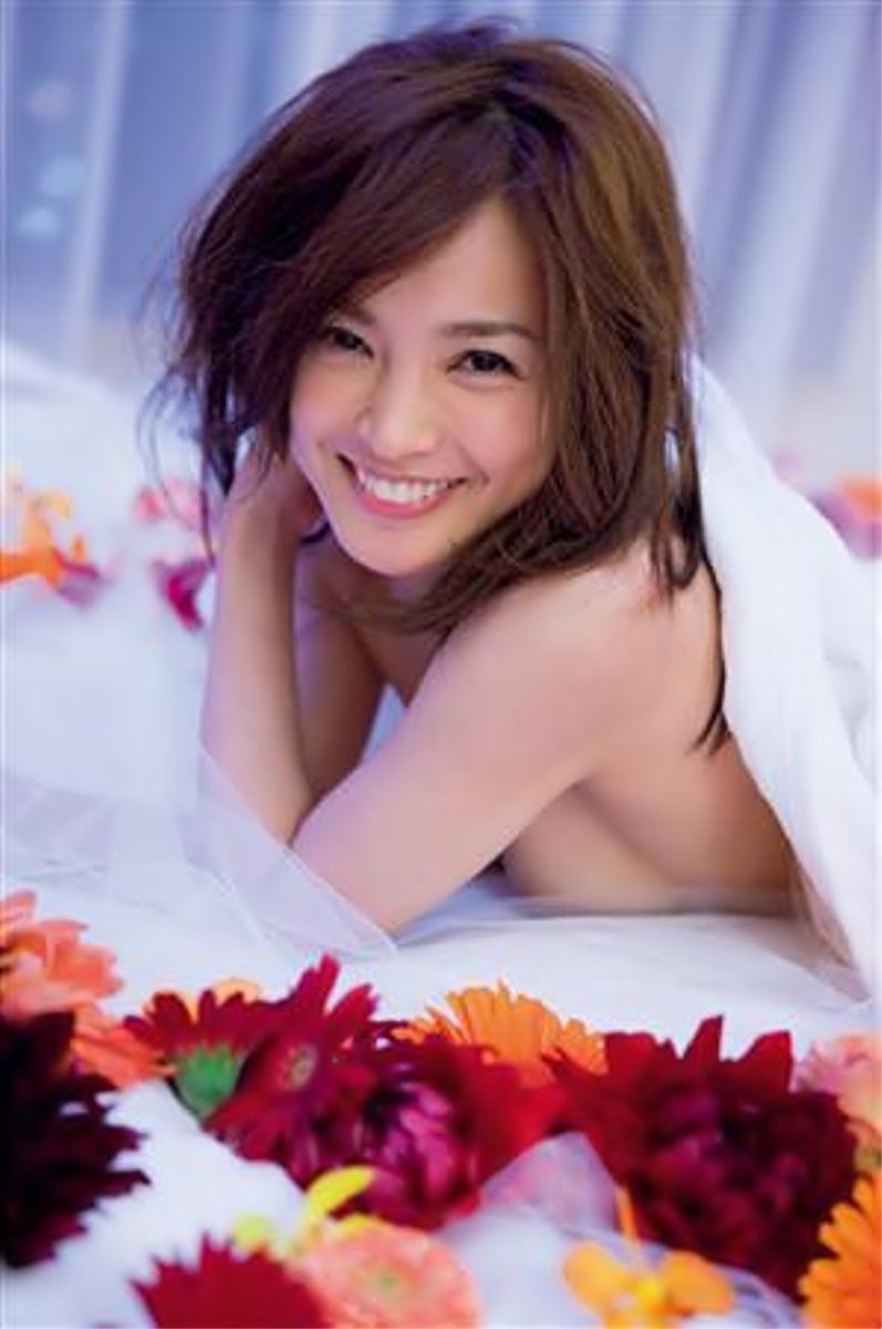 國仲涼子露點走光 國仲涼子露點走光