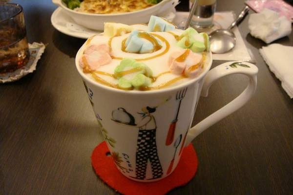 Hana1 -- 我的熱棉花糖咖啡(側拍).JPG