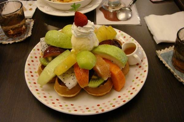 Hana1 -- 我的水果鬆餅(側拍).JPG