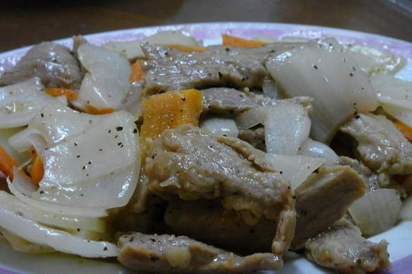 晚餐菜色 --- 洋蔥炒肉片.JPG