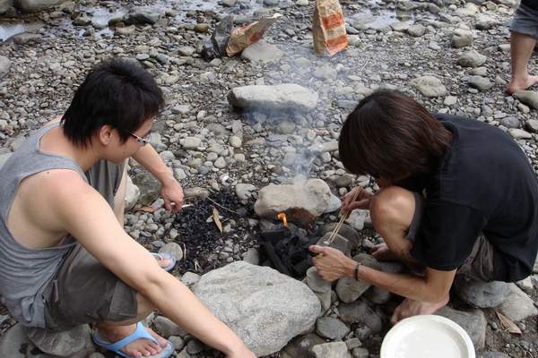 升火二人組.JPG 升火二人組.JPG