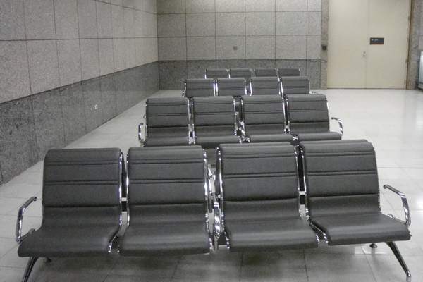 板橋高鐵站候車處的座椅.JPG 板橋高鐵站候車處的座椅.JPG