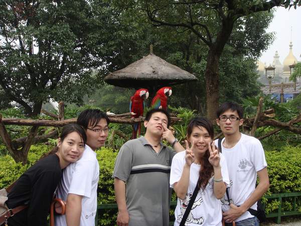 與鸚鵡合照.JPG 與鸚鵡合照.JPG