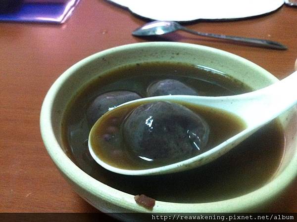 111225 好好吃的芝麻湯圓.JPG