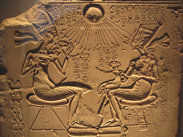 娜芙蒂蒂和法老一家人