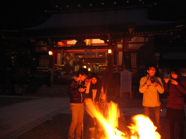 IMG_0120 取暖的火堆.JPG