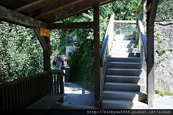 1735786844 1735786844