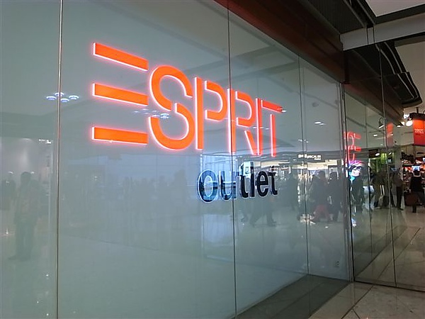 Esprit outlet.JPG